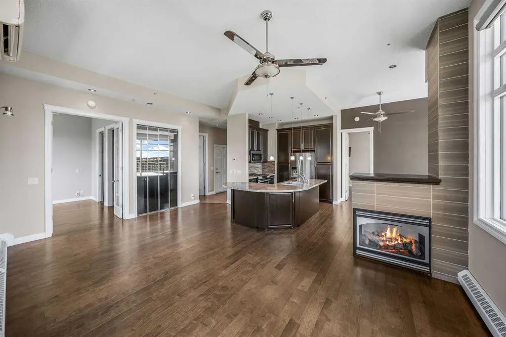 950 Centre Avenue NE #619