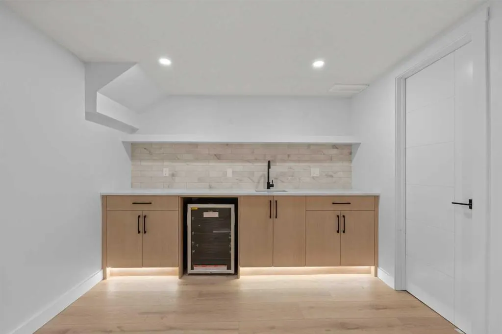 423 Queen Anne Way SE