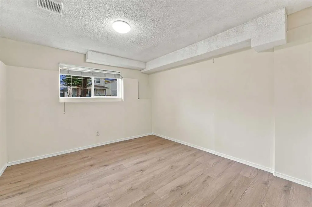 212 Coral Springs Circle NE