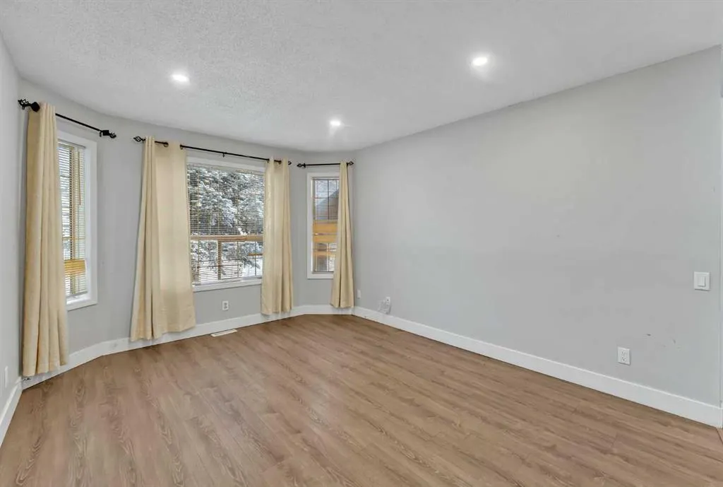 212 Coral Springs Circle NE