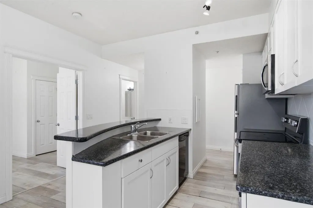 930 Centre Avenue NE #438