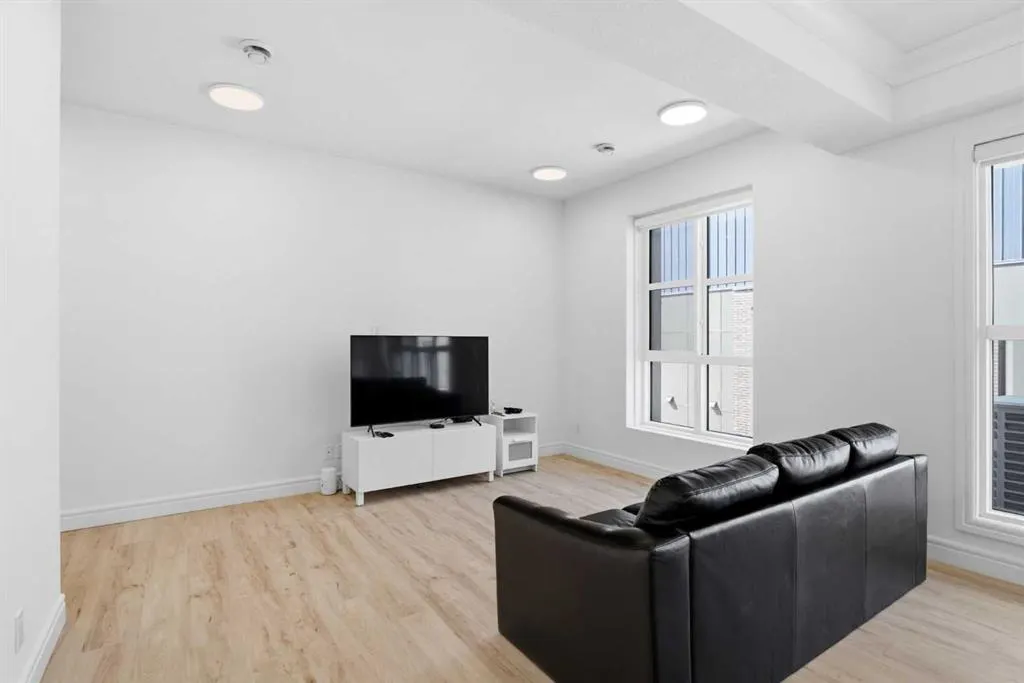 4270 Norford Avenue NW #304