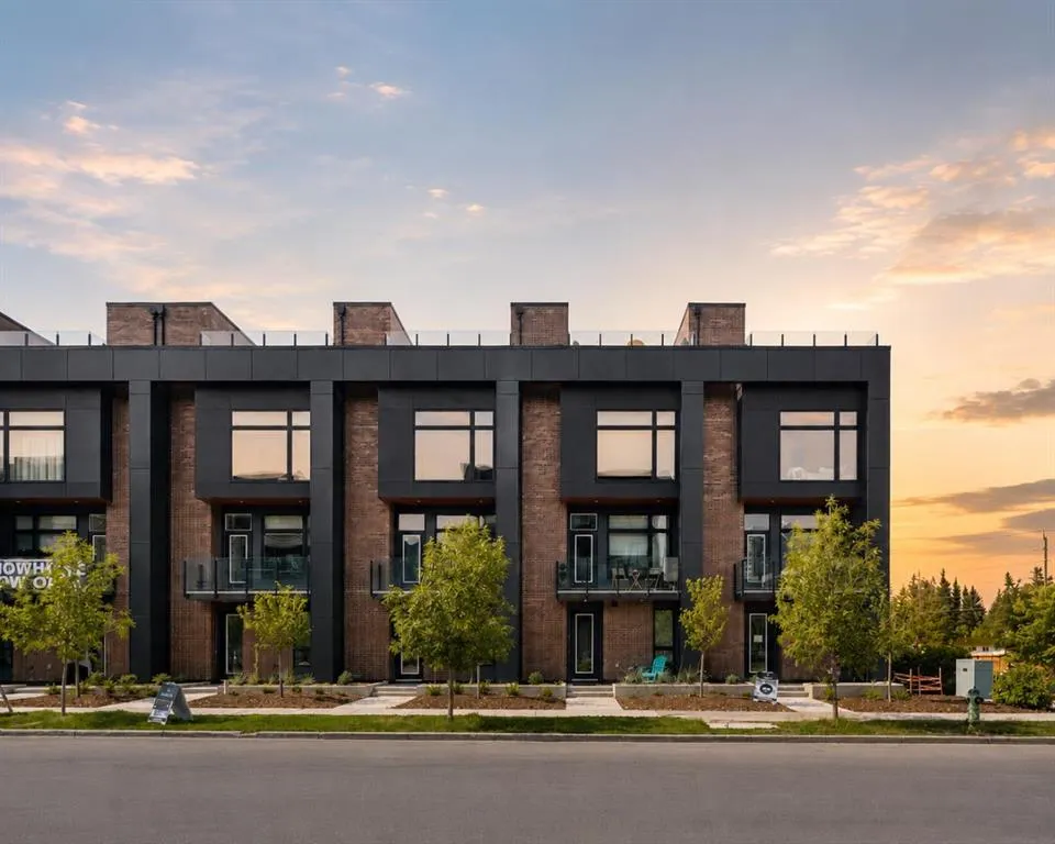 150 Lebel Crescent NW #106