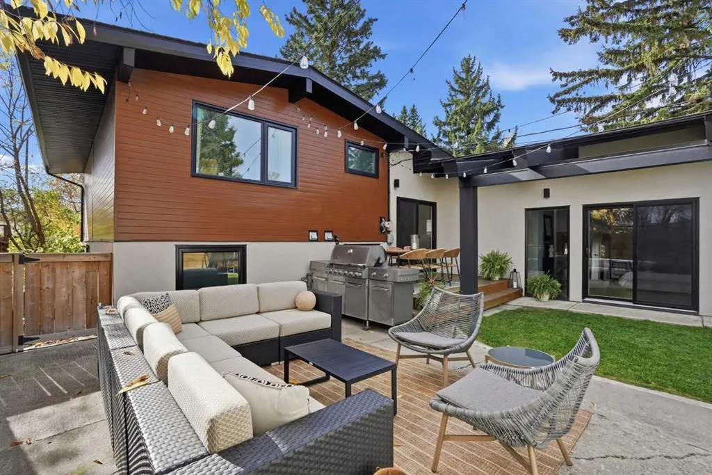 2740 Lionel Crescent SW