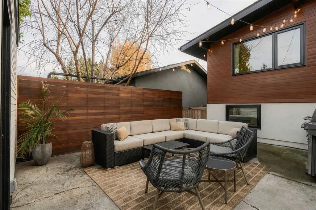 2740 Lionel Crescent SW