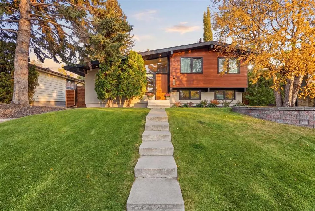 2740 Lionel Crescent SW