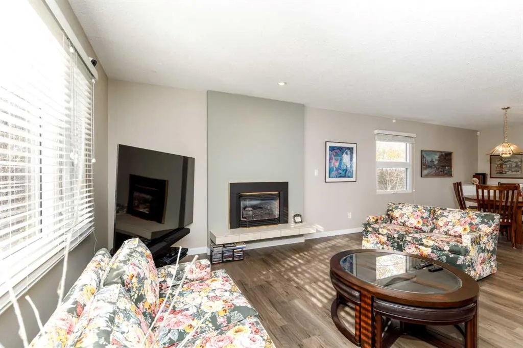 102 Welton Crescent