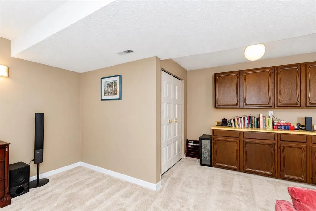 102 Welton Crescent