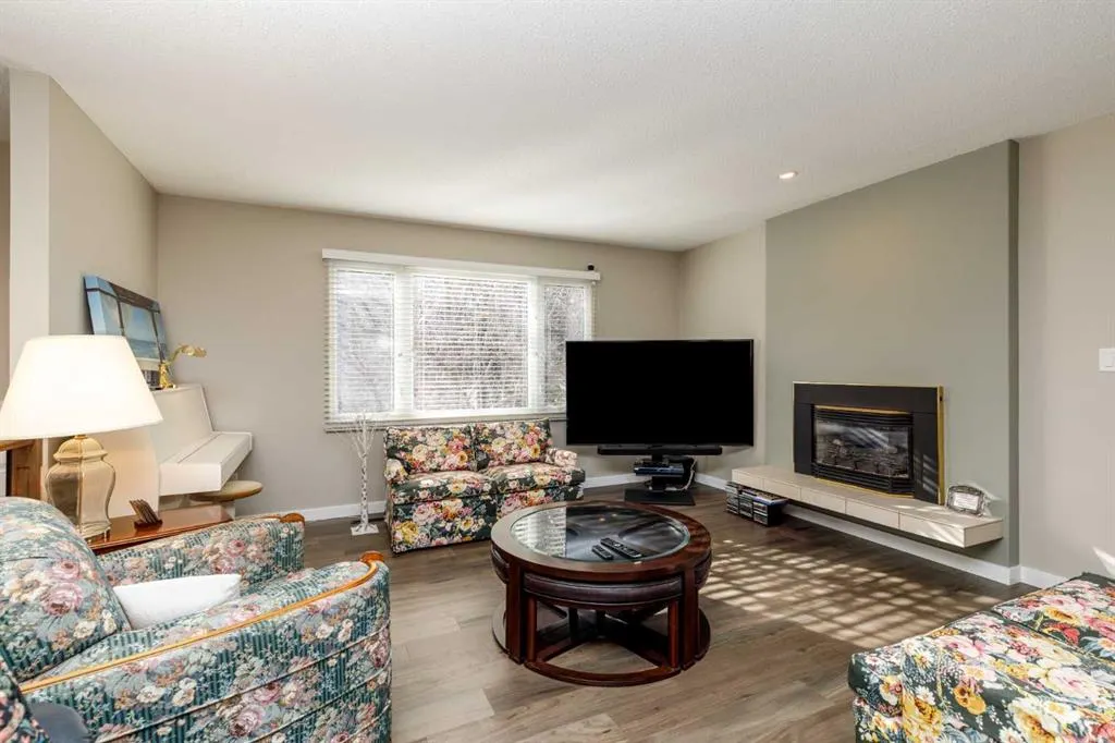 102 Welton Crescent