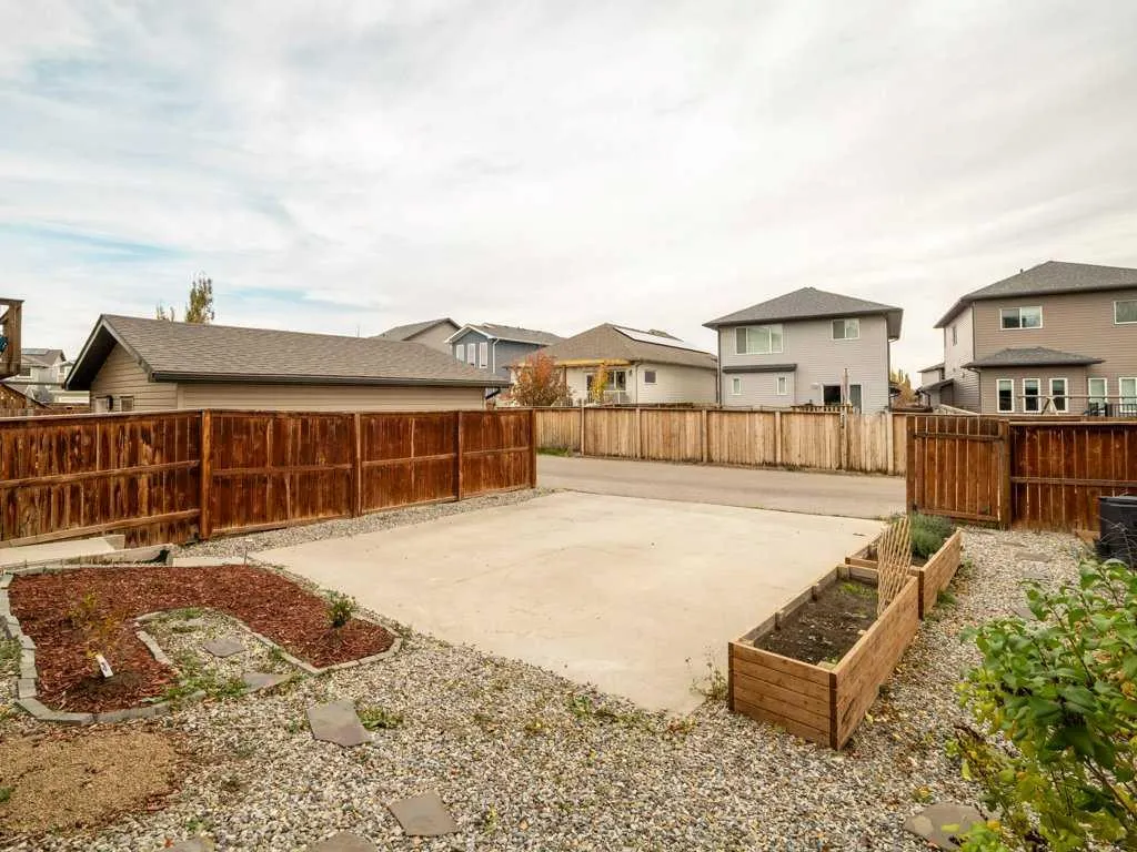 531 Moonlight Lane W