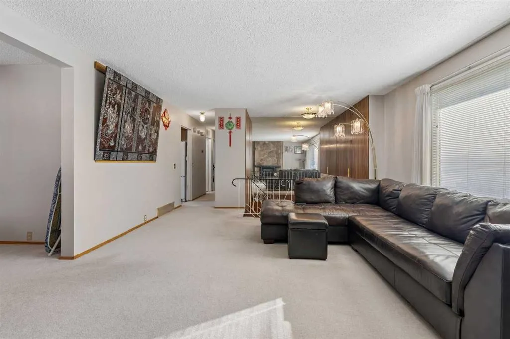 5128 Rundlehorn Drive NE