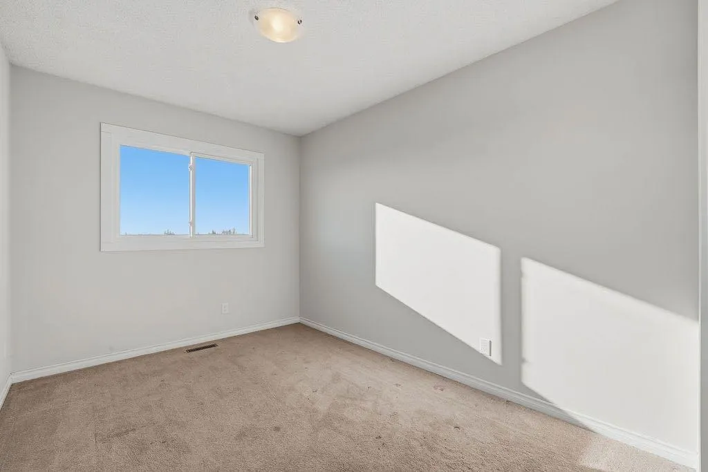 88 Woodfield Drive SW