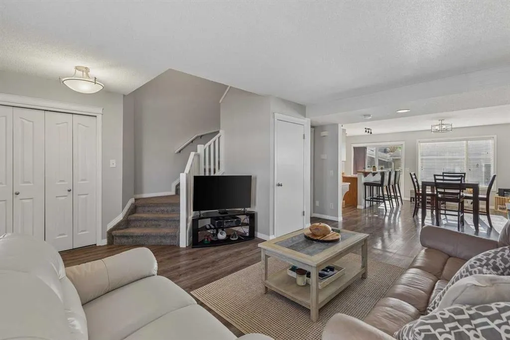 140 Prestwick Villas SE