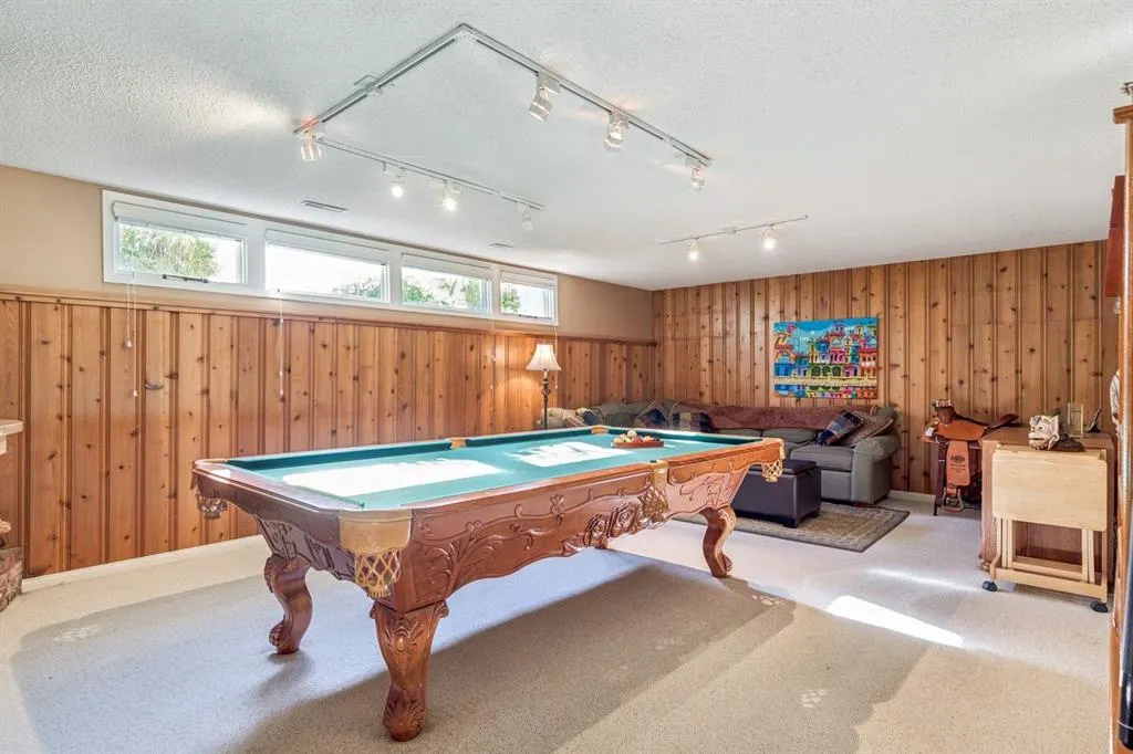 1228 Kerwood Crescent SW