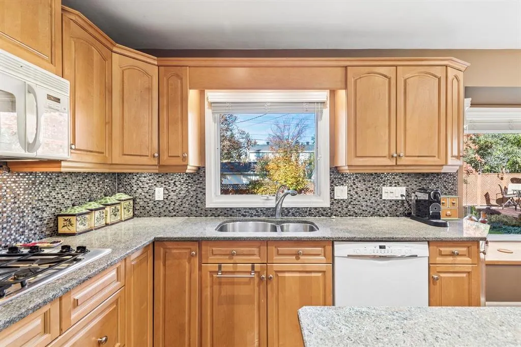 1228 Kerwood Crescent SW