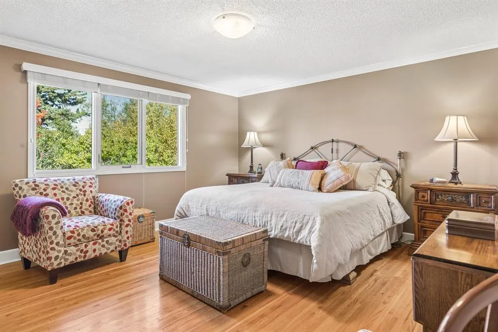 1228 Kerwood Crescent SW