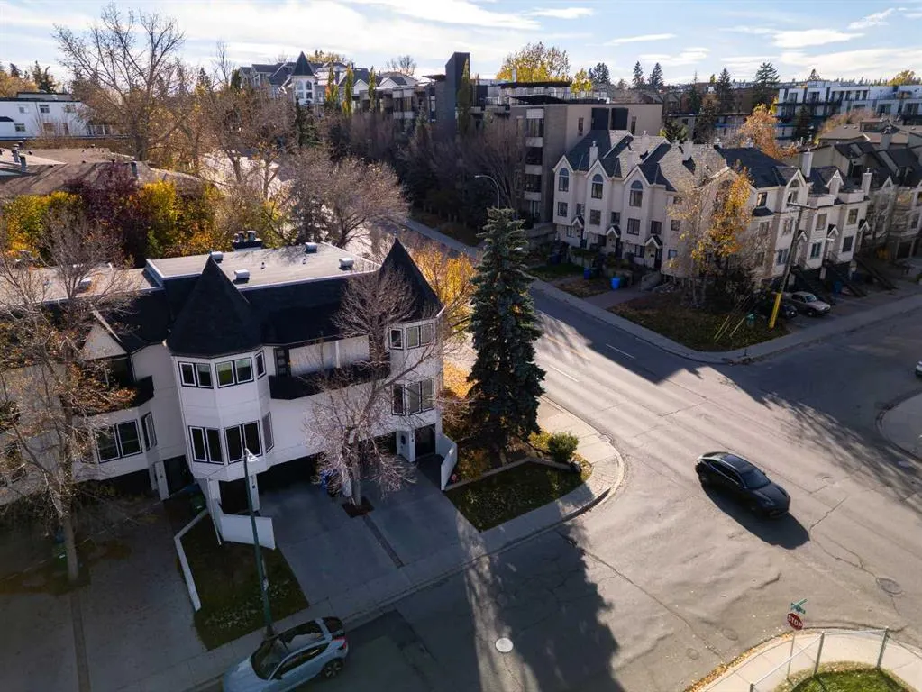 1425 Colborne Crescent SW