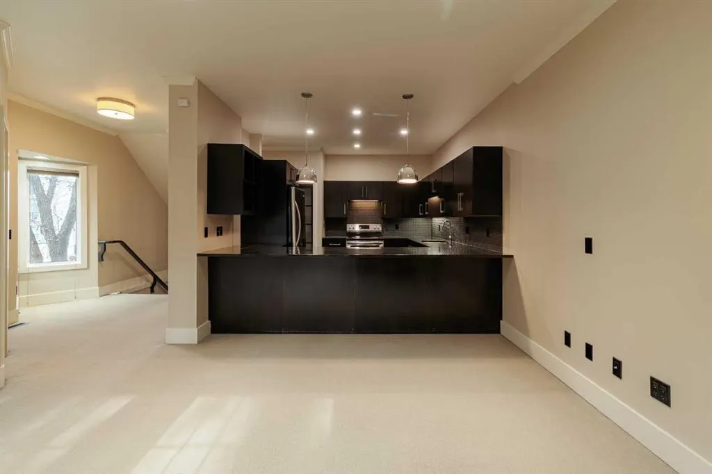 1425 Colborne Crescent SW