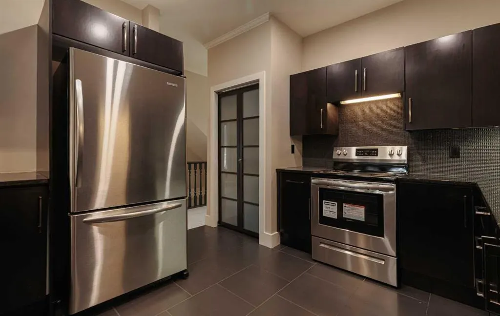 1425 Colborne Crescent SW