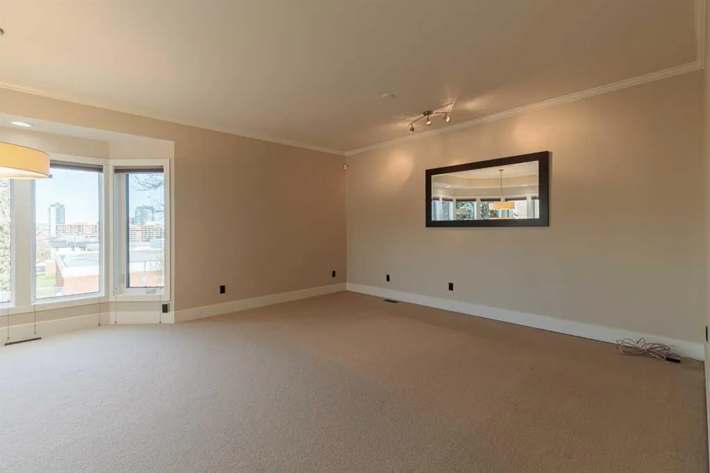 1425 Colborne Crescent SW