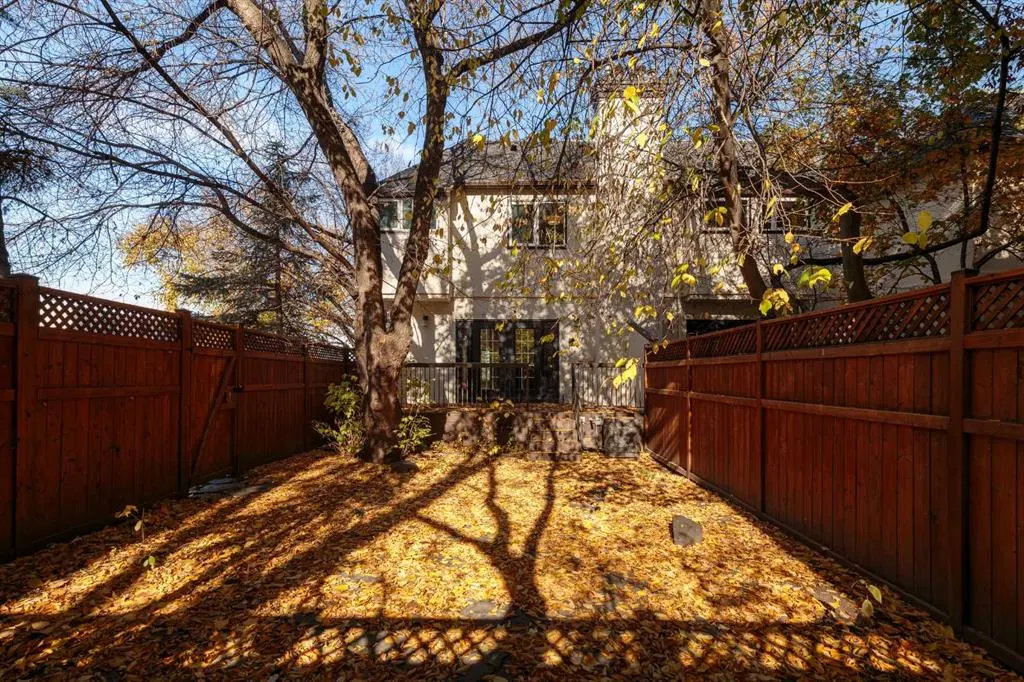 1425 Colborne Crescent SW
