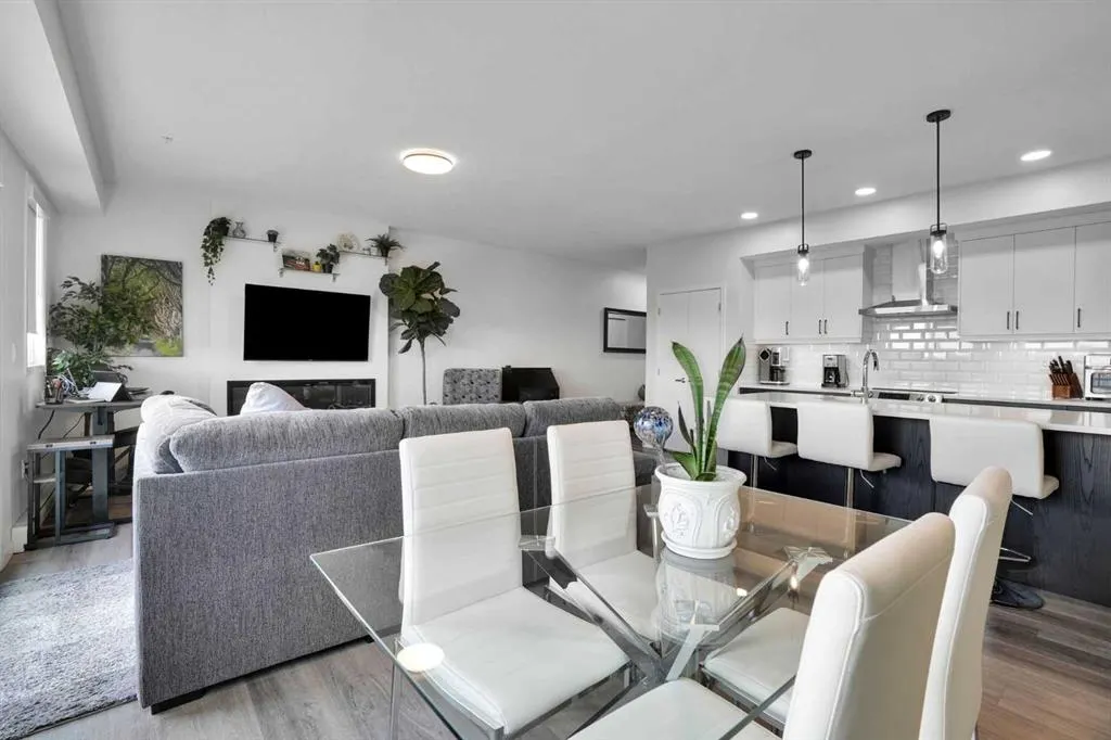 33 Carringham Gate NW #2414
