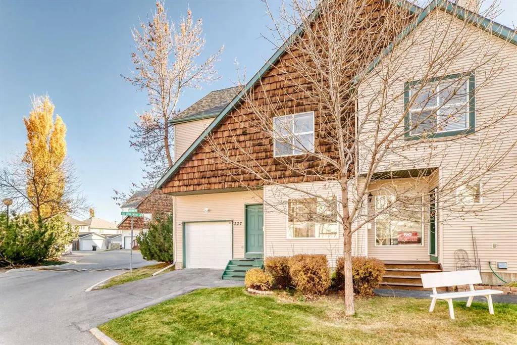 227 Bridlewood View SW