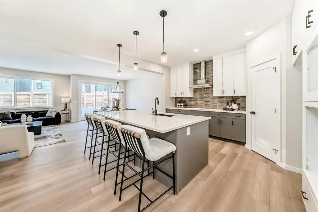 33 Rochester Crescent NW