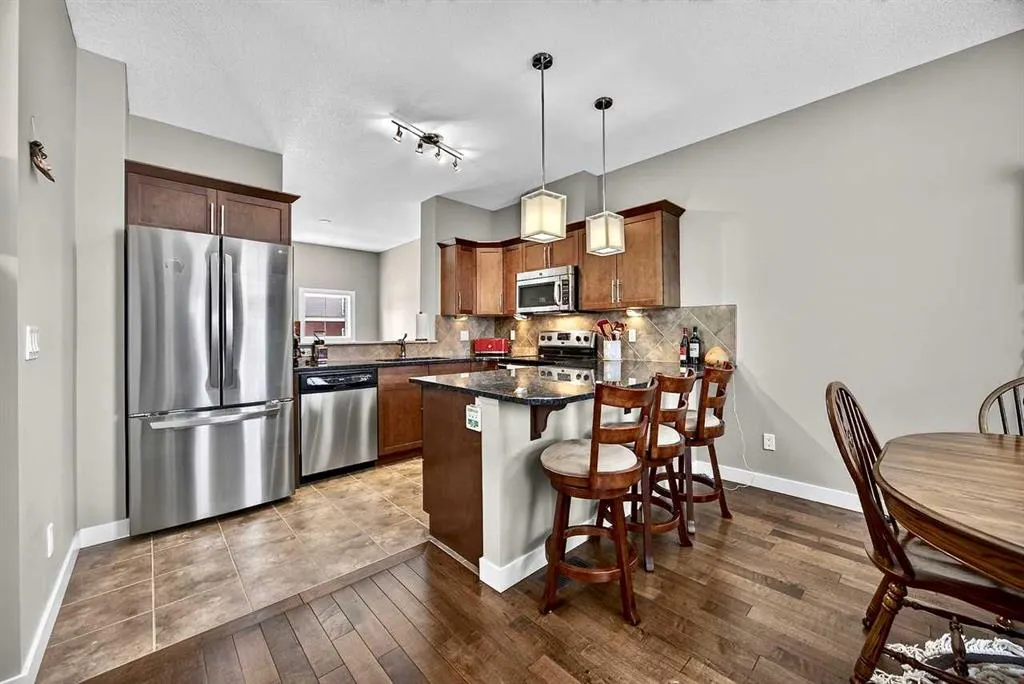 913 Evanston Square NW