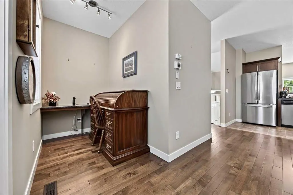 913 Evanston Square NW