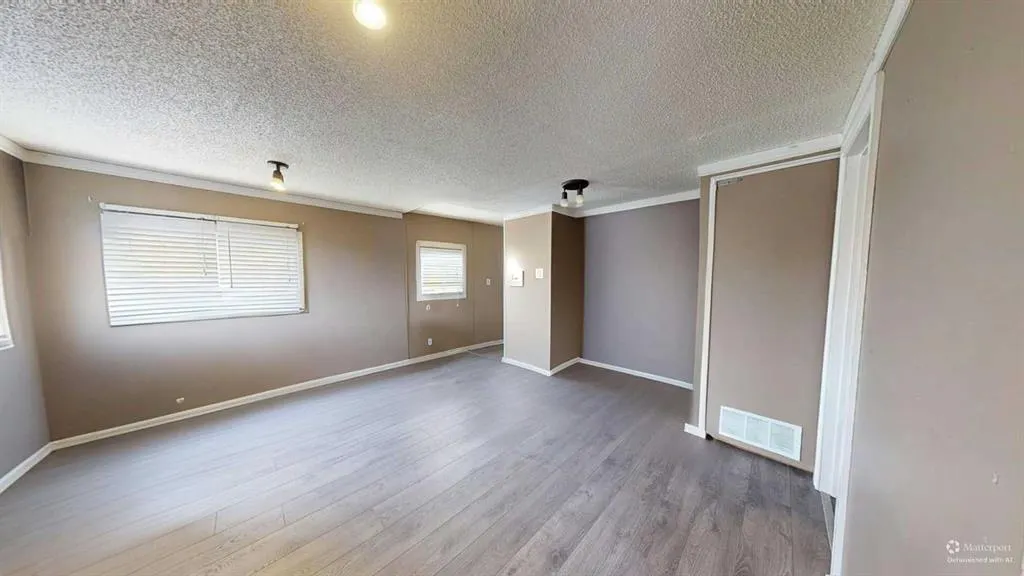 192 Grandview Crescent