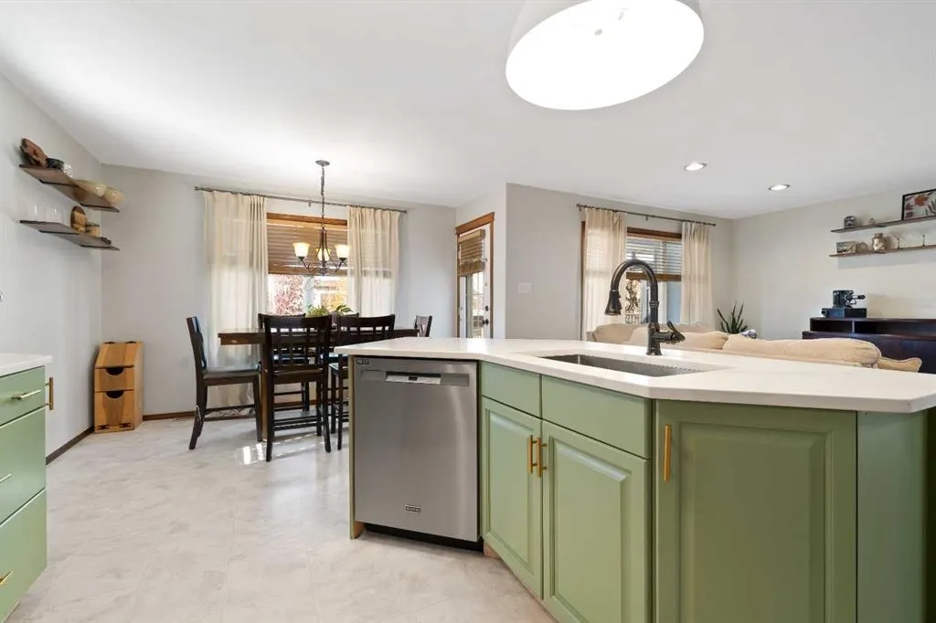 38 Sunrise Road SW
