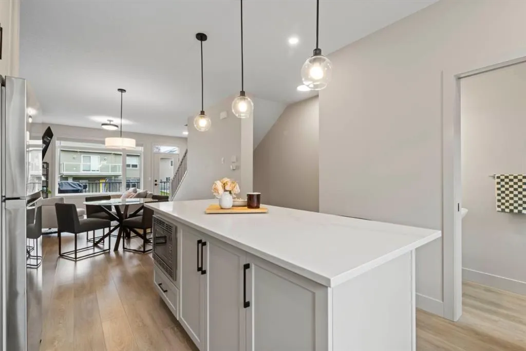 52 Royal Elm Green NW