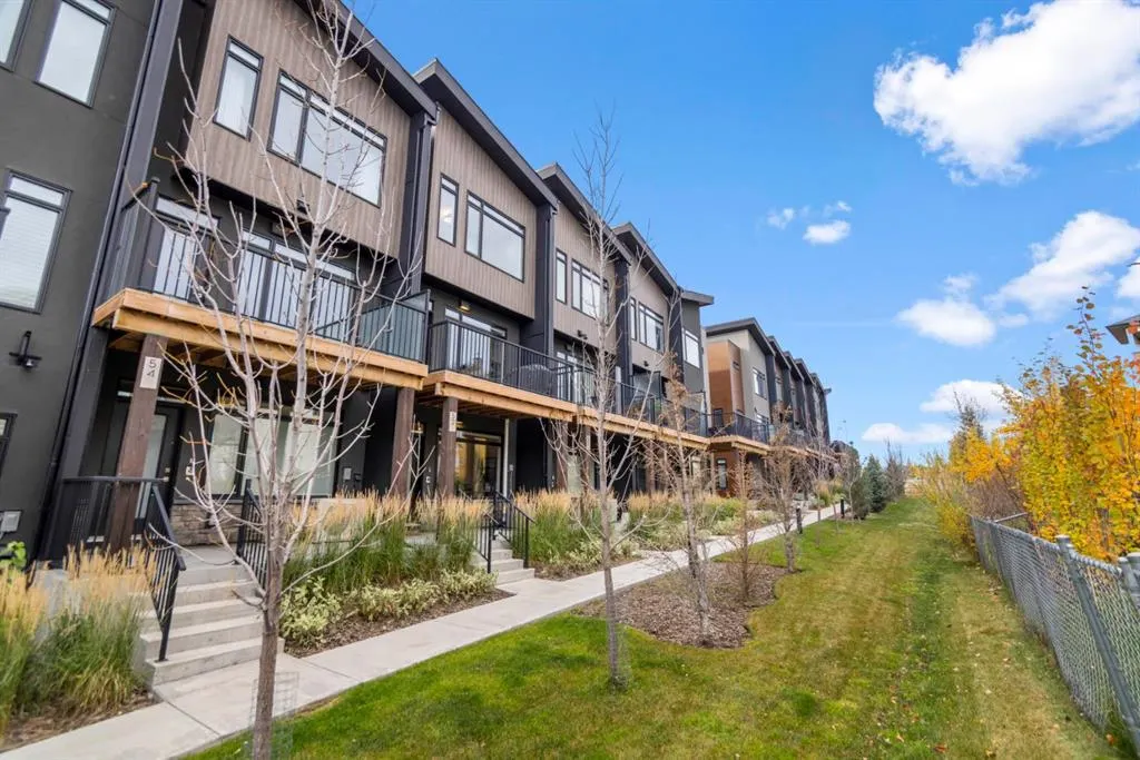 52 Royal Elm Green NW