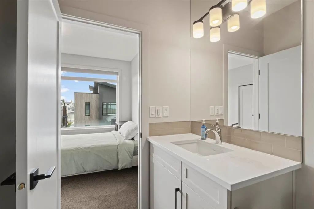 52 Royal Elm Green NW