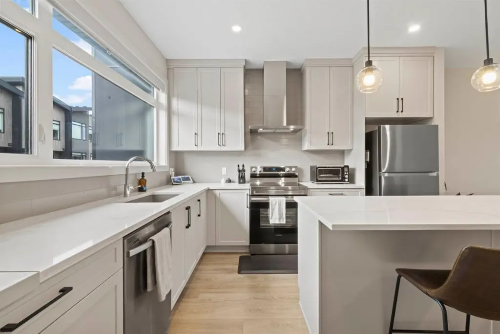 52 Royal Elm Green NW