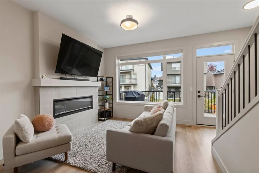 52 Royal Elm Green NW