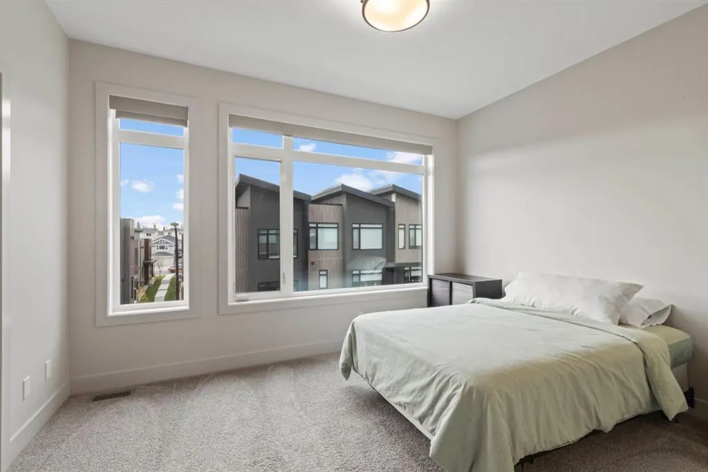 52 Royal Elm Green NW