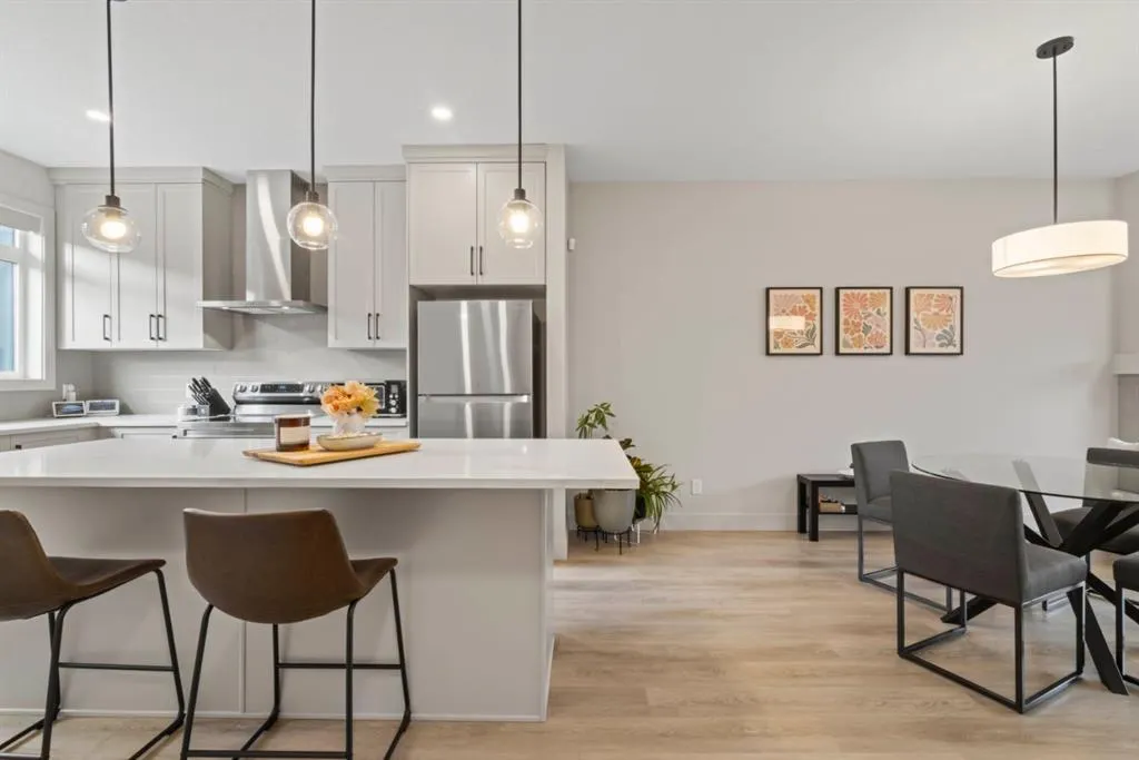 52 Royal Elm Green NW