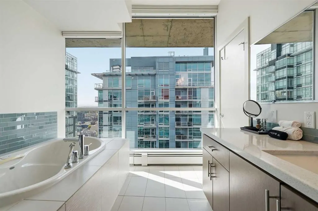 135 13 Avenue SW #2206