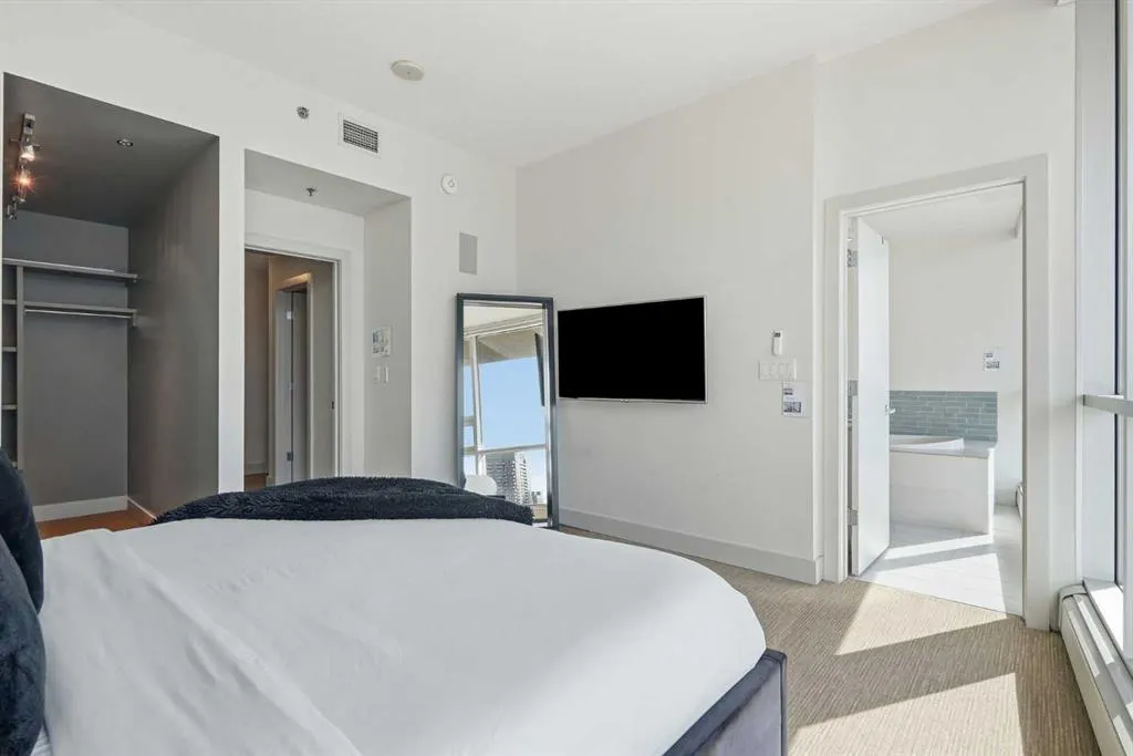 135 13 Avenue SW #2206