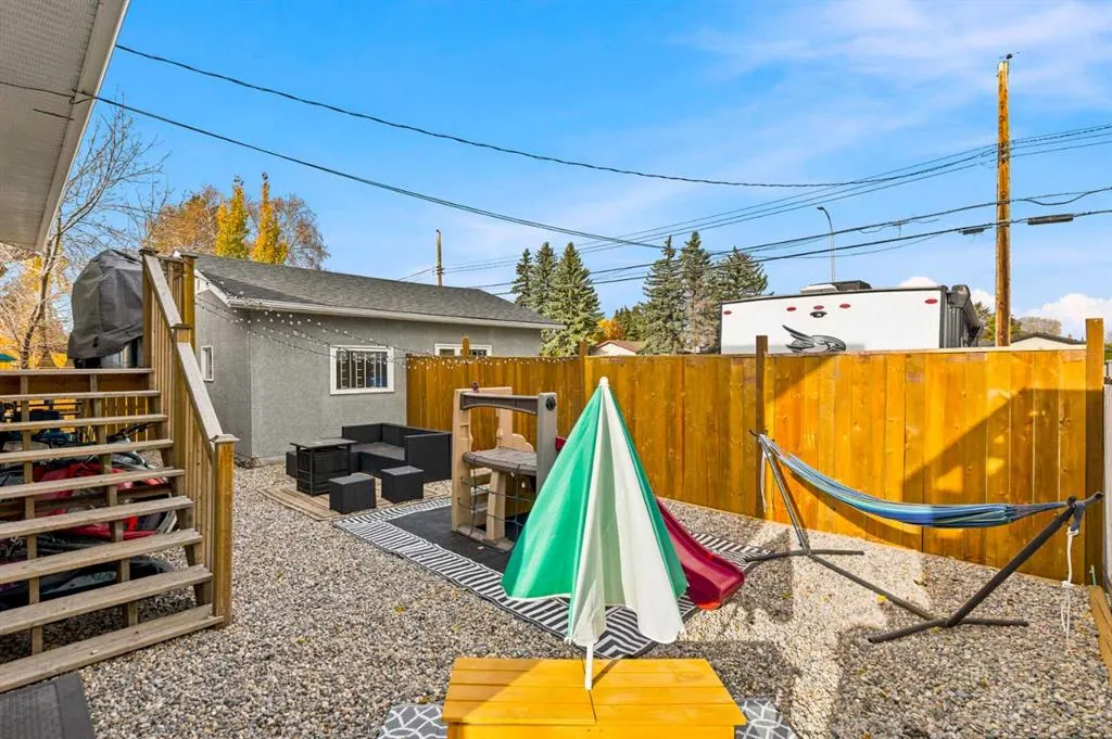 20 Maple Court Crescent SE