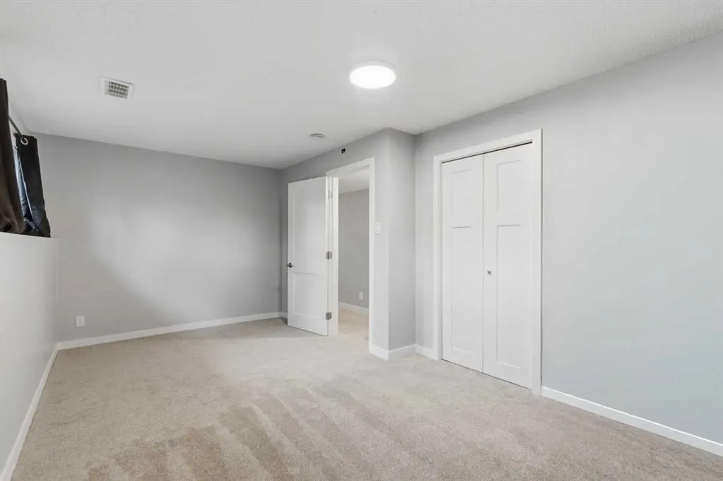 20 Maple Court Crescent SE