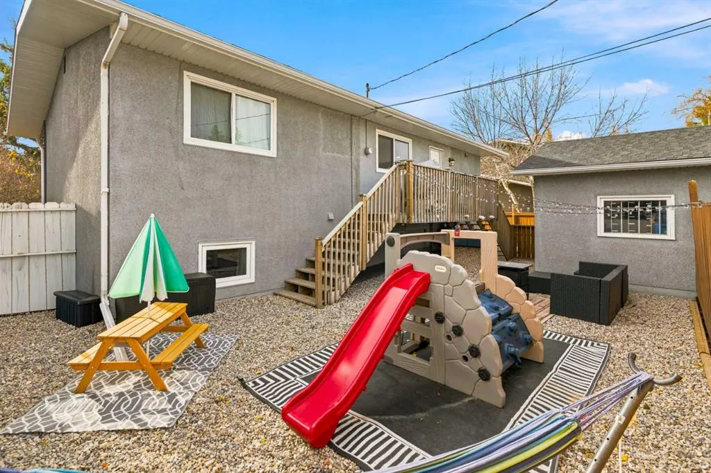 20 Maple Court Crescent SE