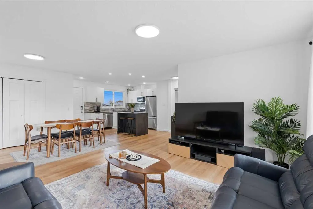 20 Maple Court Crescent SE