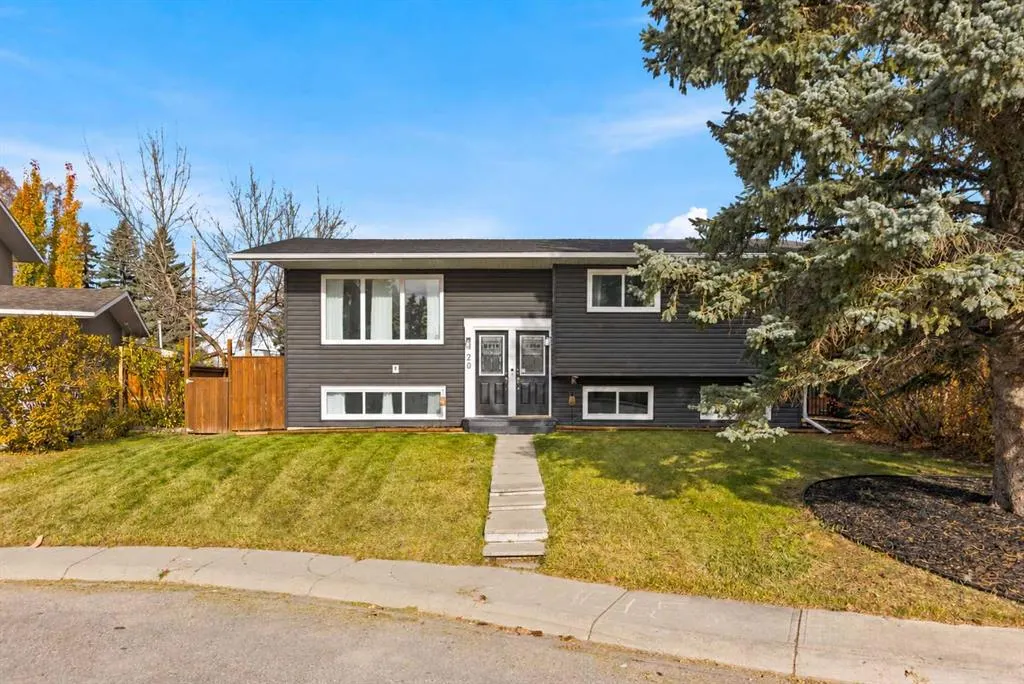 20 Maple Court Crescent SE