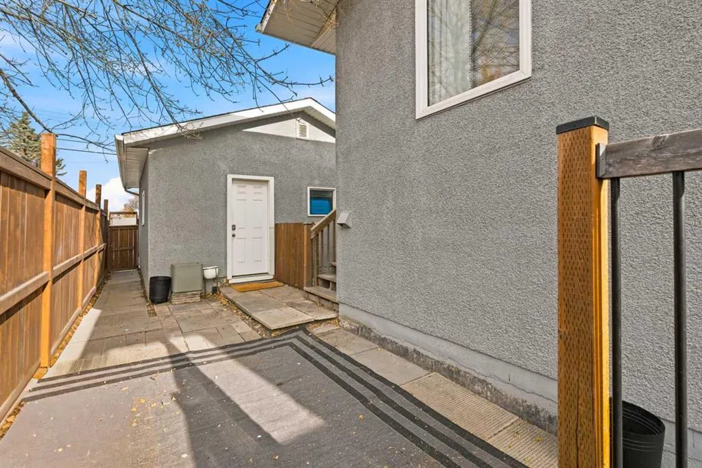 20 Maple Court Crescent SE