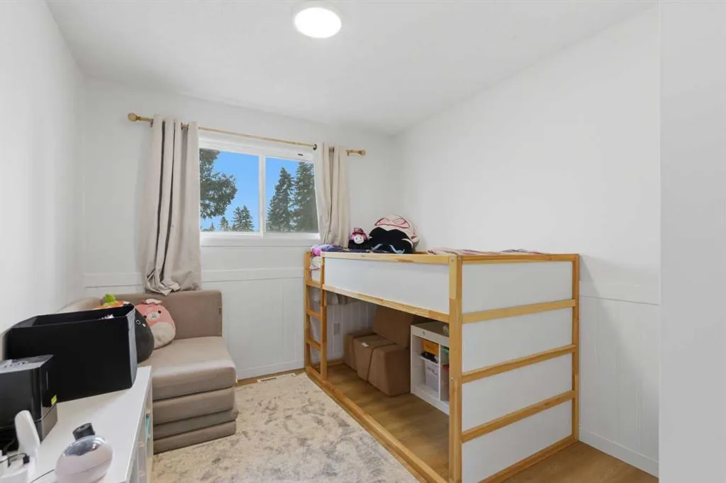 20 Maple Court Crescent SE