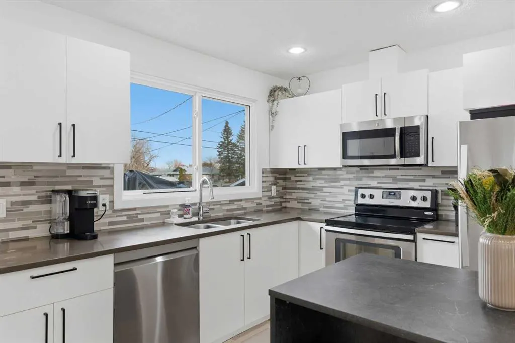 20 Maple Court Crescent SE