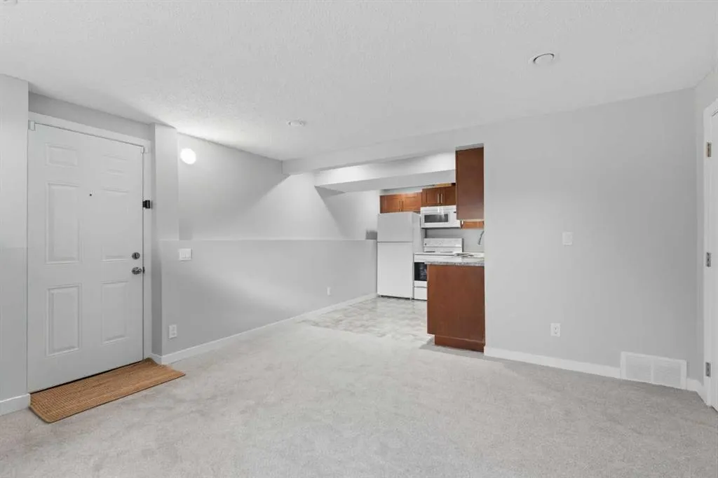 20 Maple Court Crescent SE